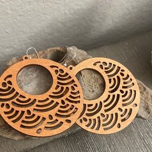 5/$10❤️❤️❤️NEW Handmade Wood Circular Lightweight Dangling Earrings